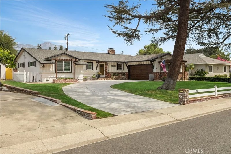 133 E Deodar St.
