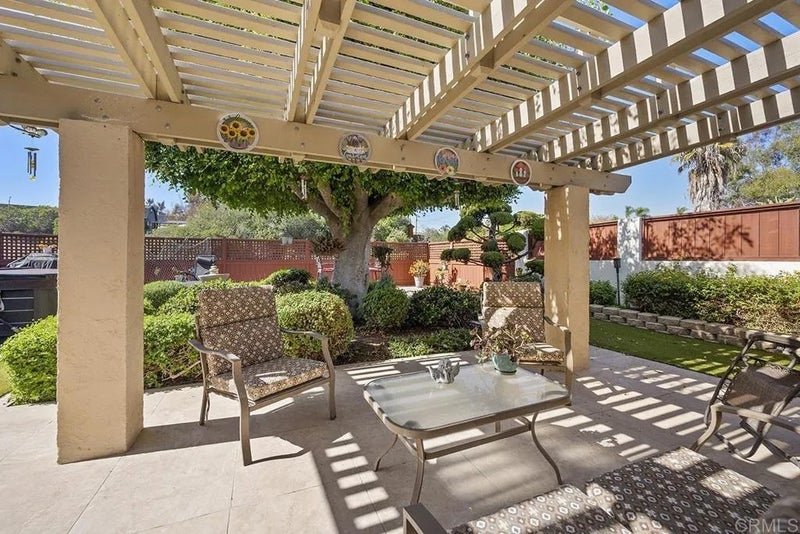1558 OLEANDER Avenue