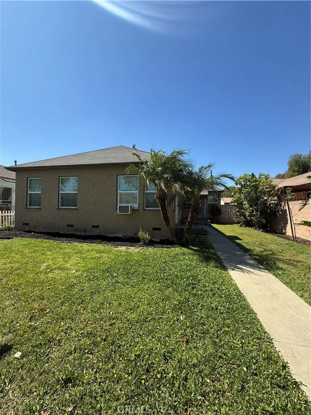 Photo of 2293 Grand Avenue, Long Beach, CA 90815 (MLS # DW26057757)