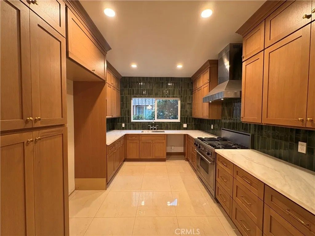 Photo of 1703 W 25th St, Los Angeles, CA 90018 (MLS # DW25280430)