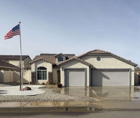 Photo of 8874 Tamarisk Ave, Hesperia, CA 92344 (MLS # 260002190)