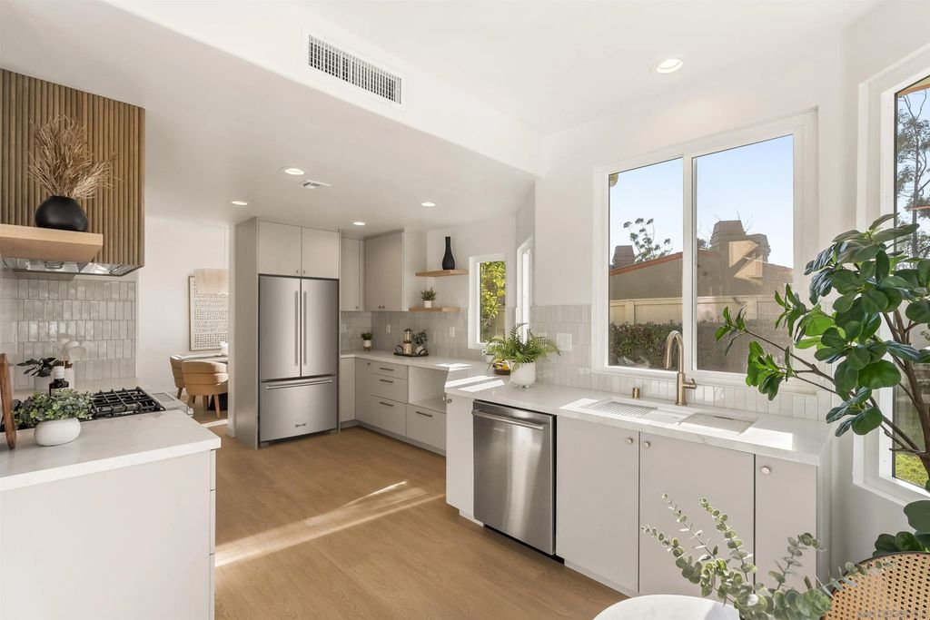 Photo of 5825 Caminito Del Estio, La Jolla, CA 92037 (MLS # 260005269)