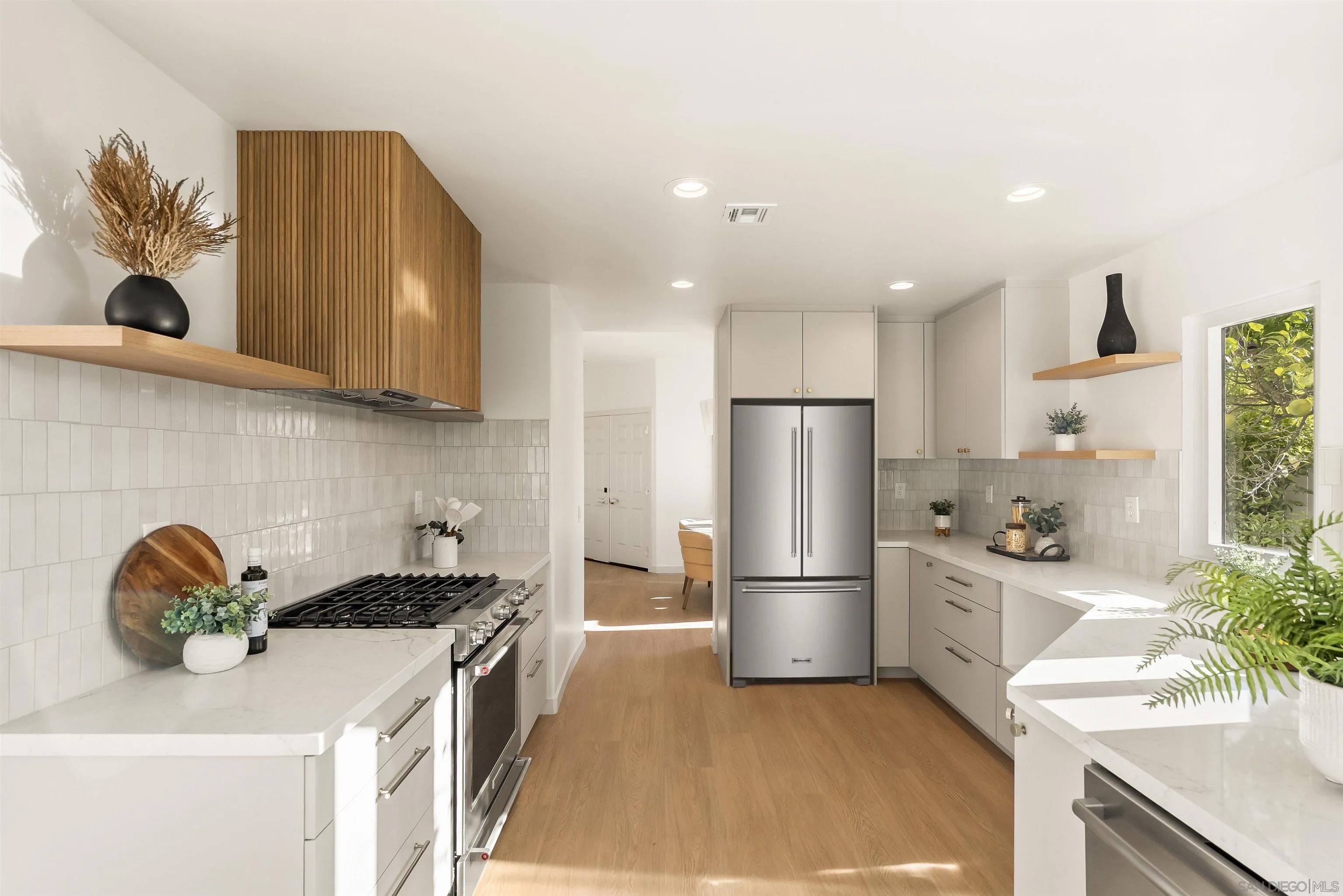 5825 Caminito Del Estio