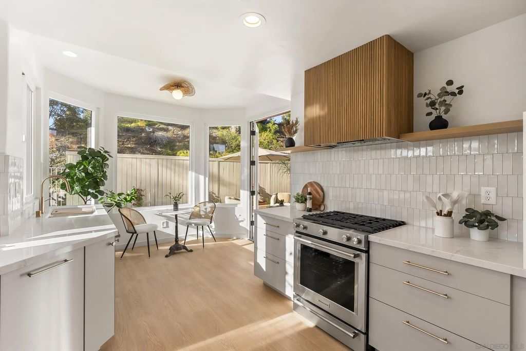 Photo of 5825 Caminito Del Estio, La Jolla, CA 92037 (MLS # 260005269)