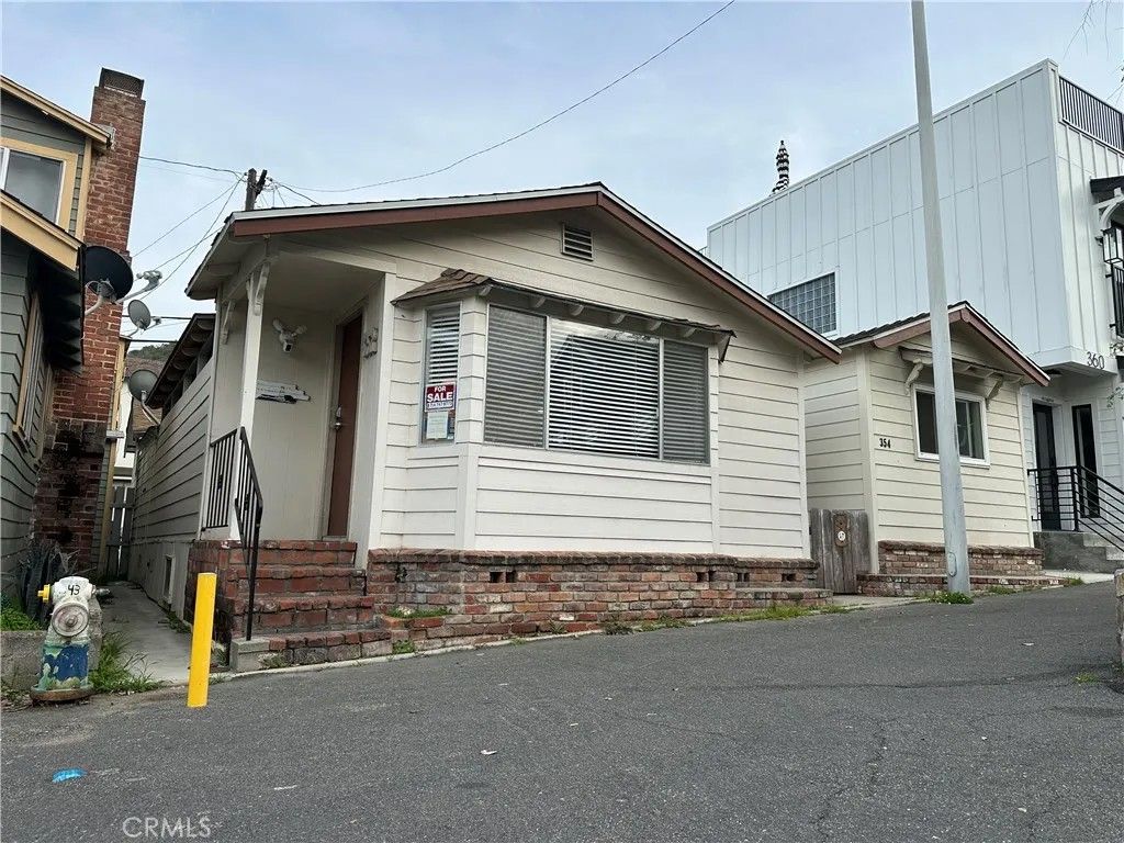 Photo of 352 Eucalyptus Ave, Avalon, CA 90704 (MLS # OC26004327)