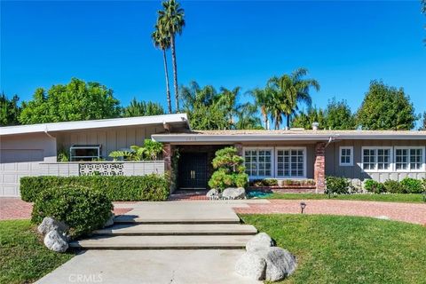 Tiny photo for 4519 Sendero Place, Tarzana, CA 91356 (MLS # SR25242440)