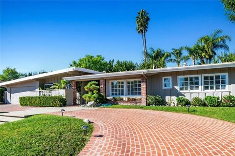 Tiny photo for 4519 Sendero Place, Tarzana, CA 91356 (MLS # SR25242440)