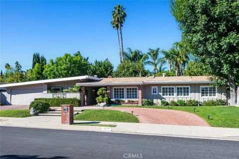 Tiny photo for 4519 Sendero Place, Tarzana, CA 91356 (MLS # SR25242440)