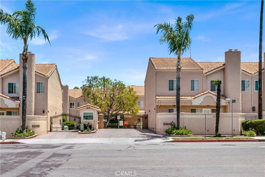 Photo of 5200 White Oak Avenue #63, Encino, CA 91316 (MLS # SR26050757)