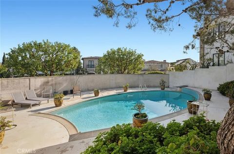 Tiny photo for 101 Kings Place, Newport Beach, CA 92663 (MLS # NP25271243)