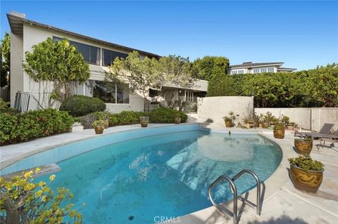 Tiny photo for 101 Kings Place, Newport Beach, CA 92663 (MLS # NP25271243)