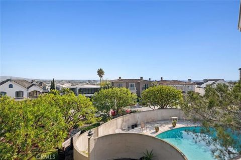 Tiny photo for 101 Kings Place, Newport Beach, CA 92663 (MLS # NP25271243)