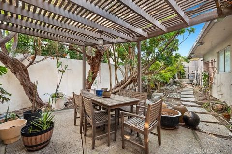 Tiny photo for 101 Kings Place, Newport Beach, CA 92663 (MLS # NP25271243)