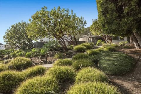 Tiny photo for 101 Kings Place, Newport Beach, CA 92663 (MLS # NP25271243)