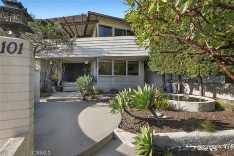 Tiny photo for 101 Kings Place, Newport Beach, CA 92663 (MLS # NP25271243)