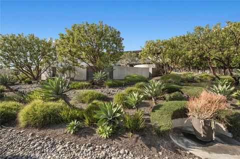 Tiny photo for 101 Kings Place, Newport Beach, CA 92663 (MLS # NP25271243)