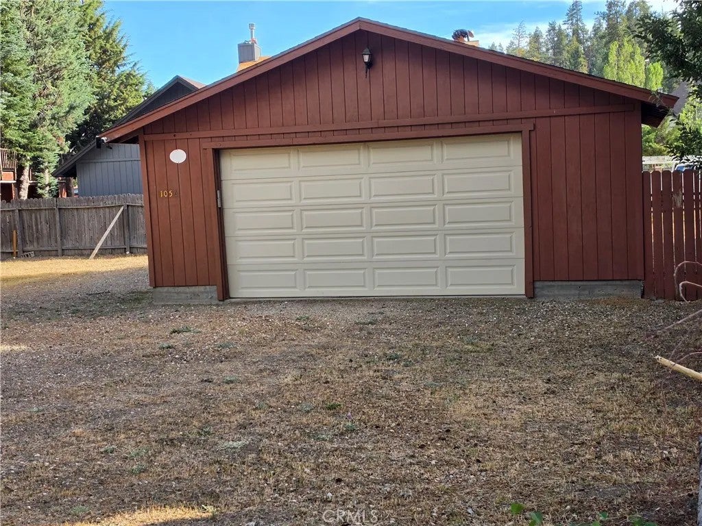 Photo of 1056 Cherokee, Fawnskin, CA 92333 (MLS # SW26191178)