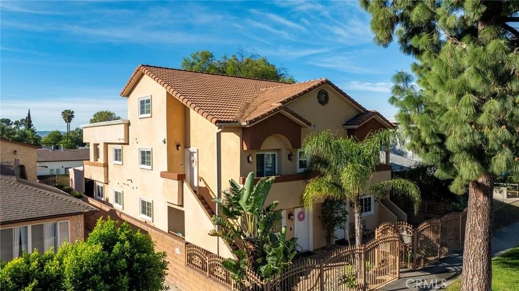 Photo of 17088 Chatsworth Street, Granada Hills, CA 91344 (MLS # SR26063779)