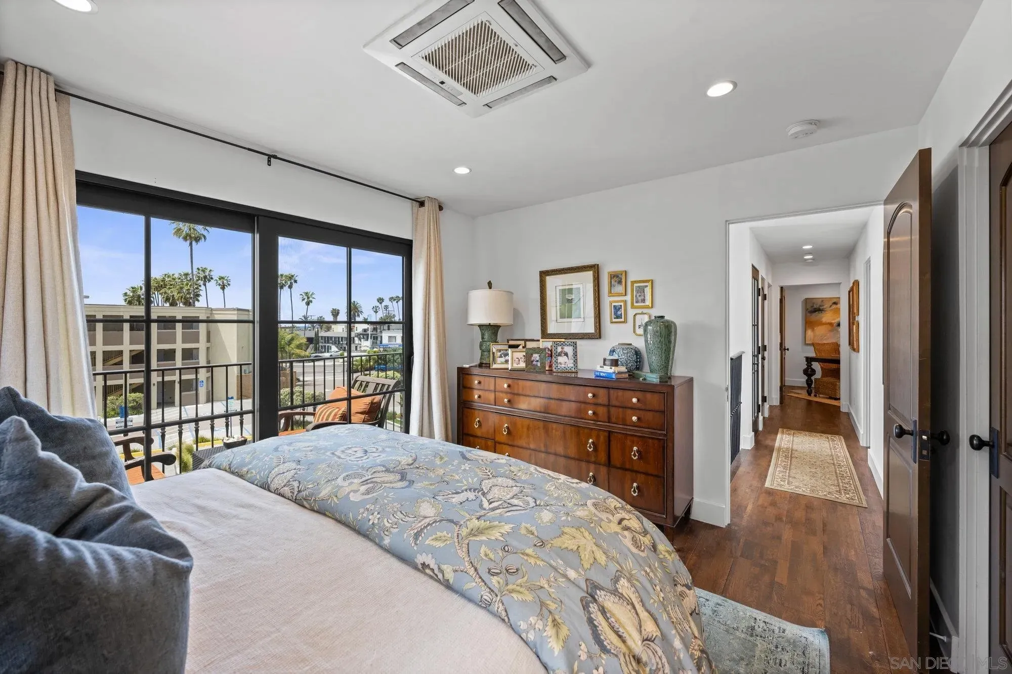 La Jolla, California 92037, United States, 4 Bedrooms Bedrooms, ,4 BathroomsBathrooms,Residential,Active,118274