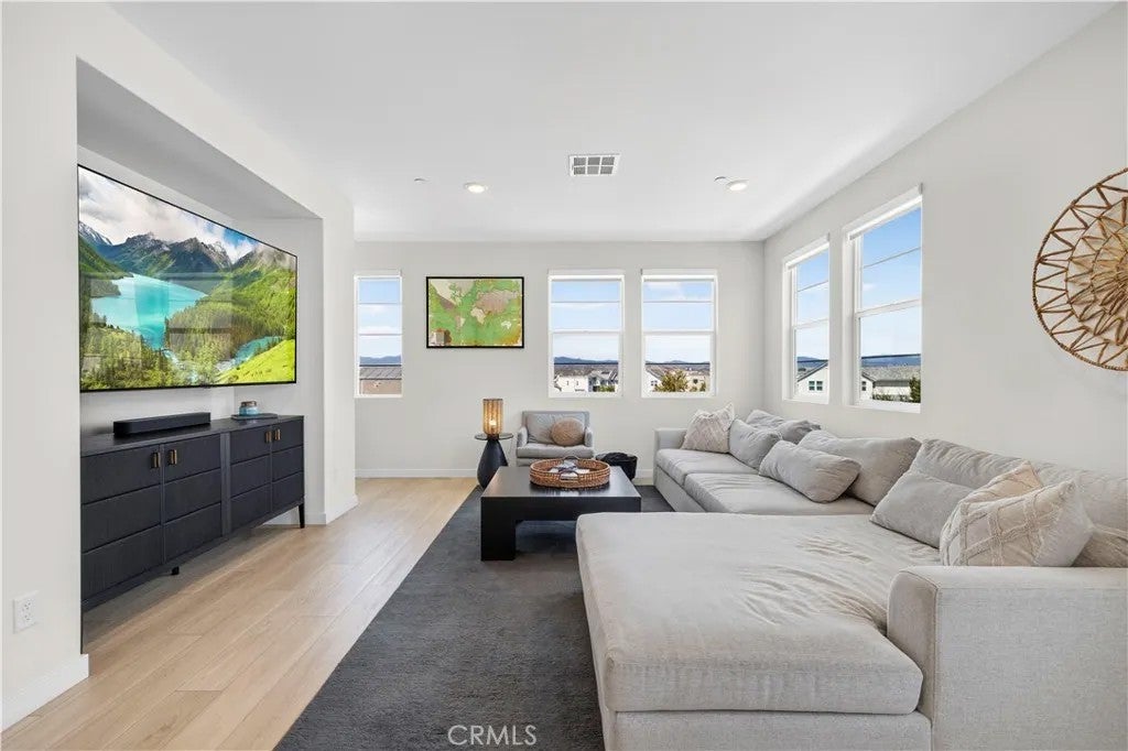 27105 Valley Oak