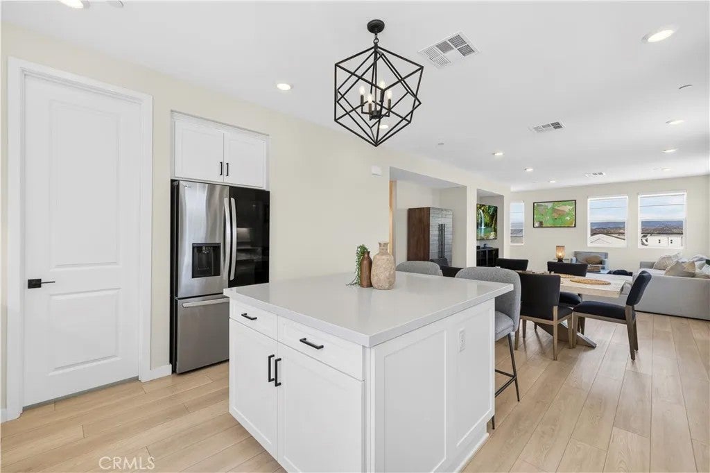 27105 Valley Oak