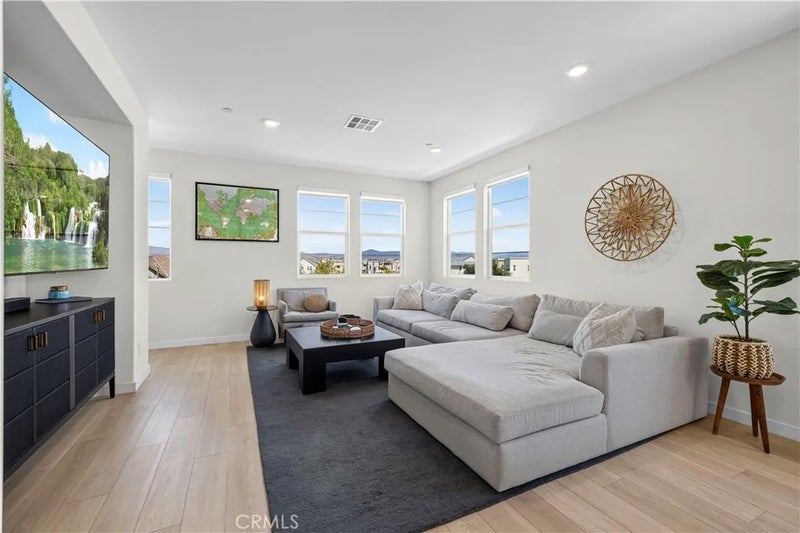 27105 Valley Oak