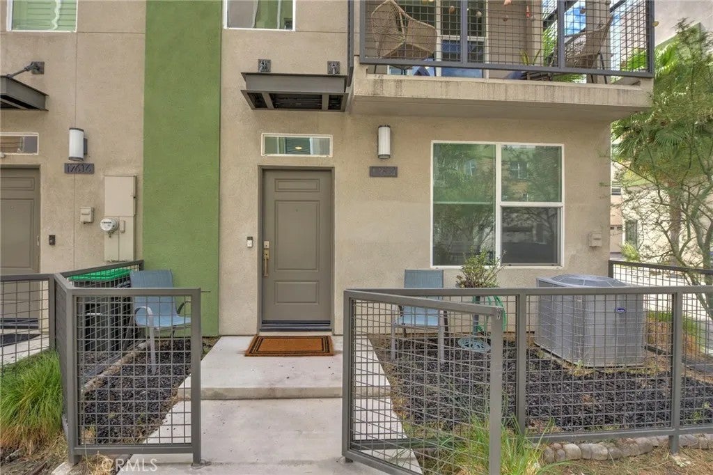Photo of 17614 Garden House LN, Bellflower, CA 90706 (MLS # RS26198088)