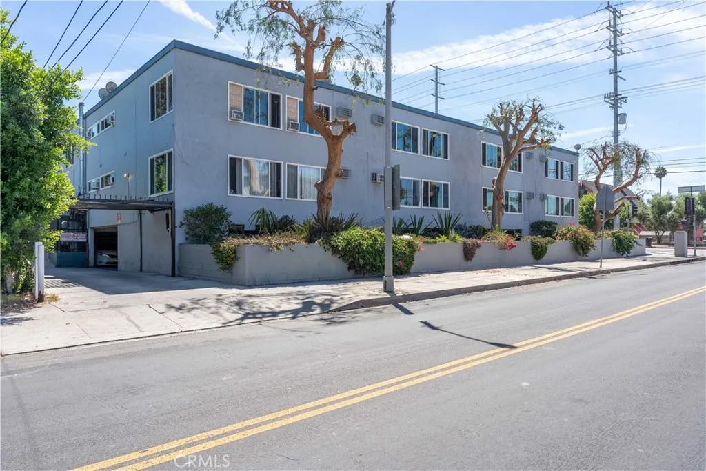 13061 Vanowen Street