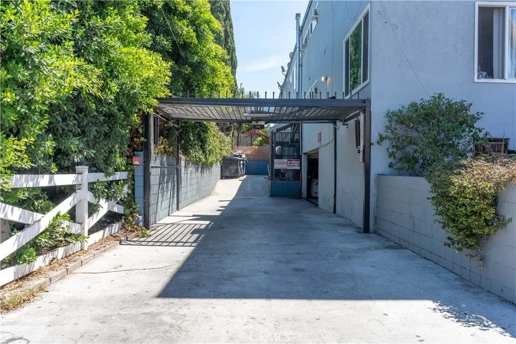 13061 Vanowen Street