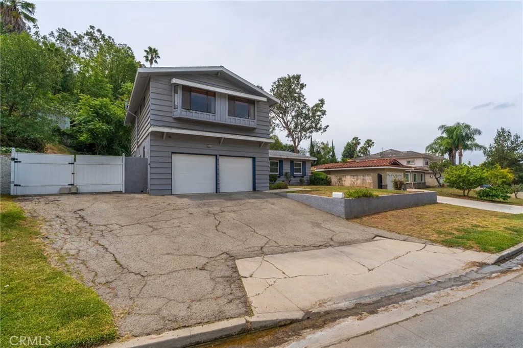 1324 E Maplegrove