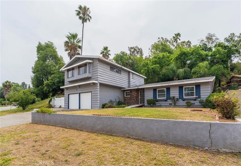 1324 E Maplegrove