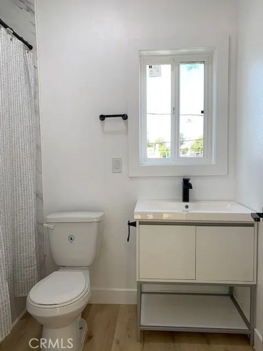 Photo of 247 N New Hampshire Ave, Los Angeles, CA 90004 (MLS # SR26045268)