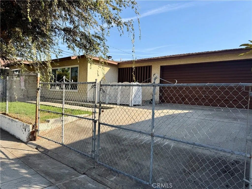 Photo of 14512 San Jose Ave, Paramount, CA 90723 (MLS # SW25278814)