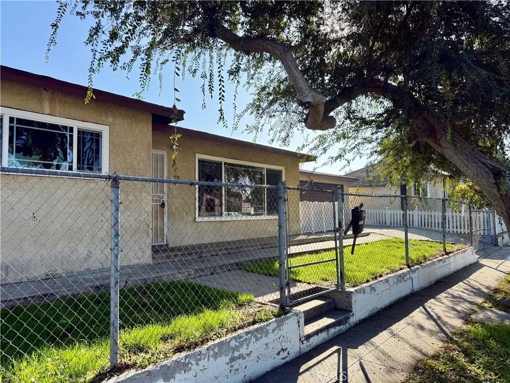 Photo of 14512 San Jose Ave, Paramount, CA 90723 (MLS # SW25278814)