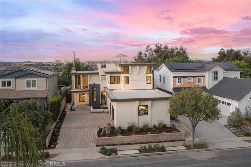 1205 Crestview