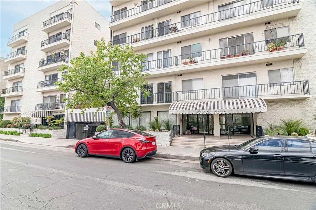 Photo of 1115 S Elm Drive #301, Los Angeles, CA 90035 (MLS # SR26008607)