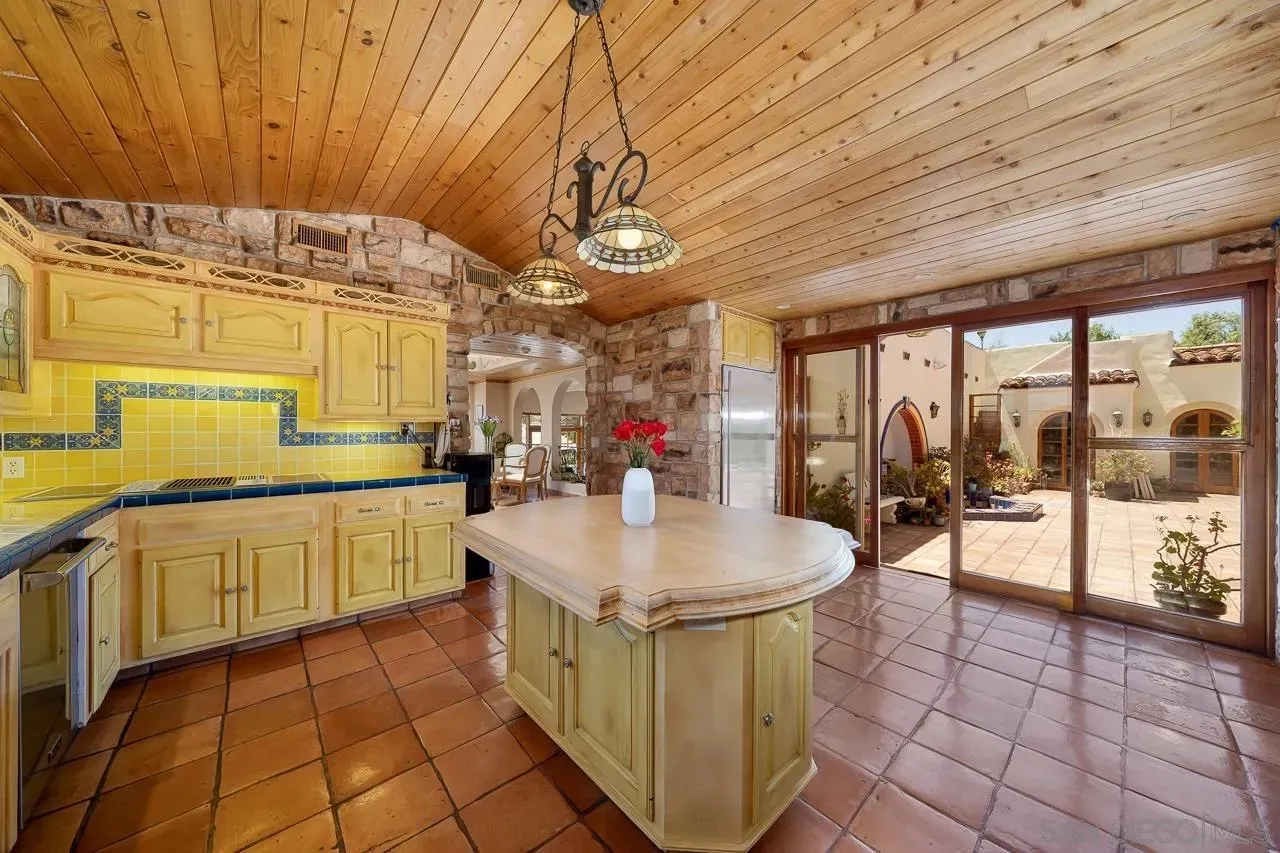 Bonita, California 91902, United States, 6 Bedrooms Bedrooms, ,7 BathroomsBathrooms,Residential,Active,132622