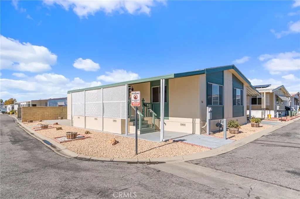 1895 W Devonshire 74