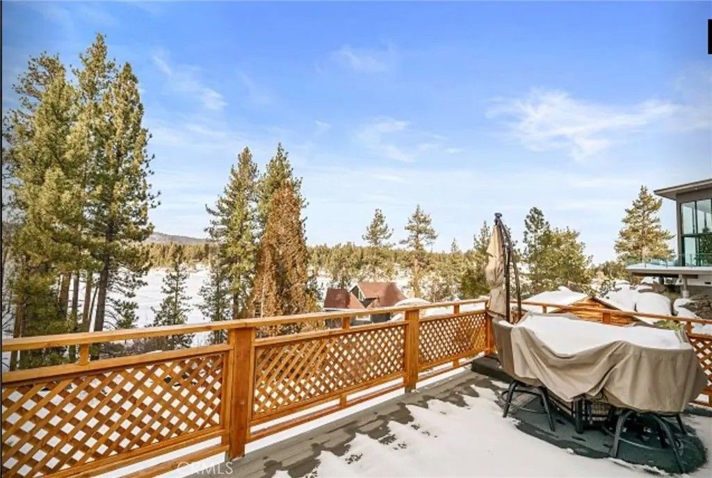 Photo of 805 Cove Drive, Big Bear Lake, CA 92315 (MLS # OC26008412)