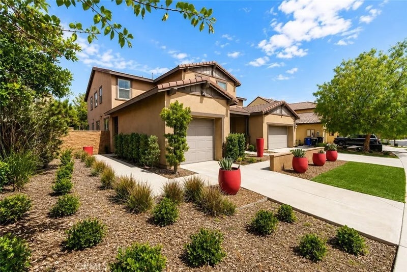 2750 Kings Canyon Drive