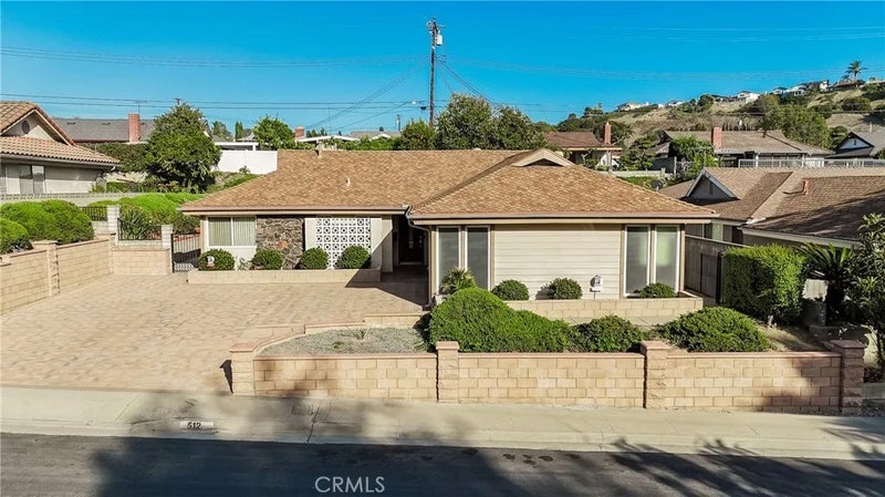512 Ladera