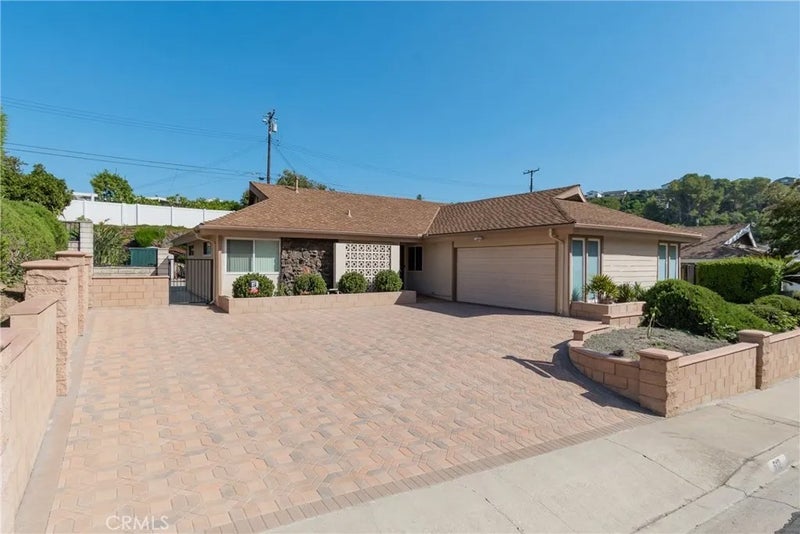 512 Ladera