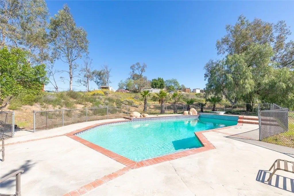 Photo of 24000 Crab Hollow, Wildomar, CA 92595 (MLS # SW26022496)