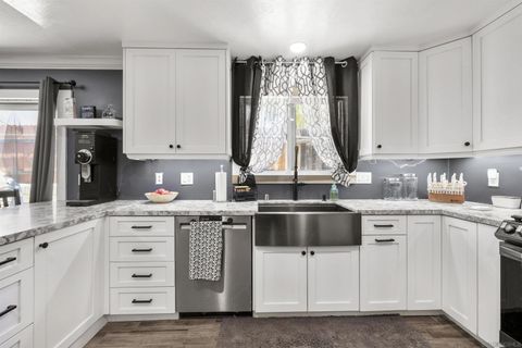 Tiny photo for 12709 Castle Court Dr, Lakeside, CA 92040 (MLS # 250042531)