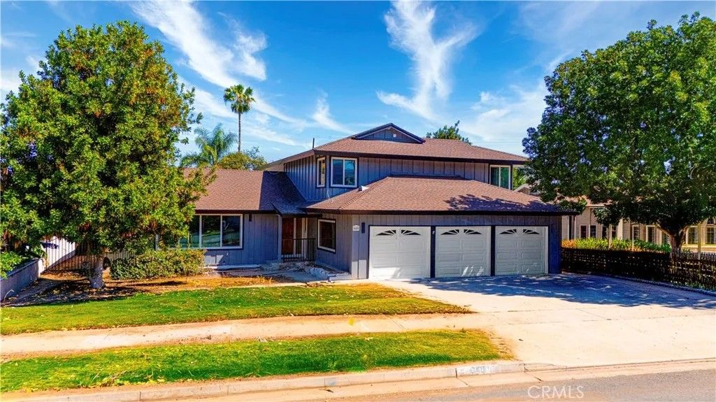 Photo of 645 Lancer Ln, Corona, CA 92879 (MLS # TR26055255)