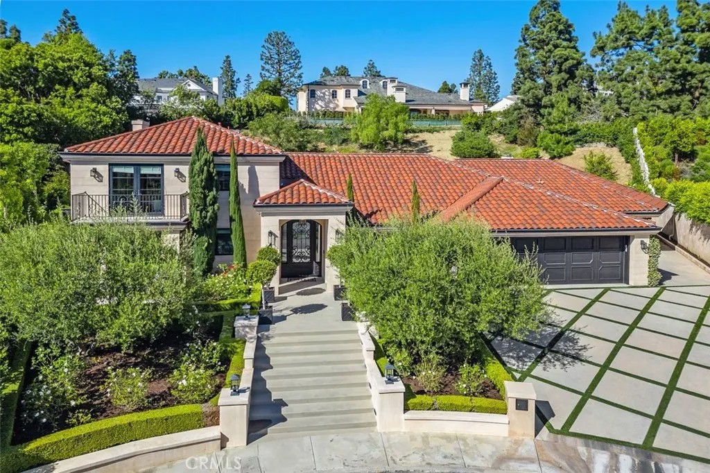 4 Inverness Lane