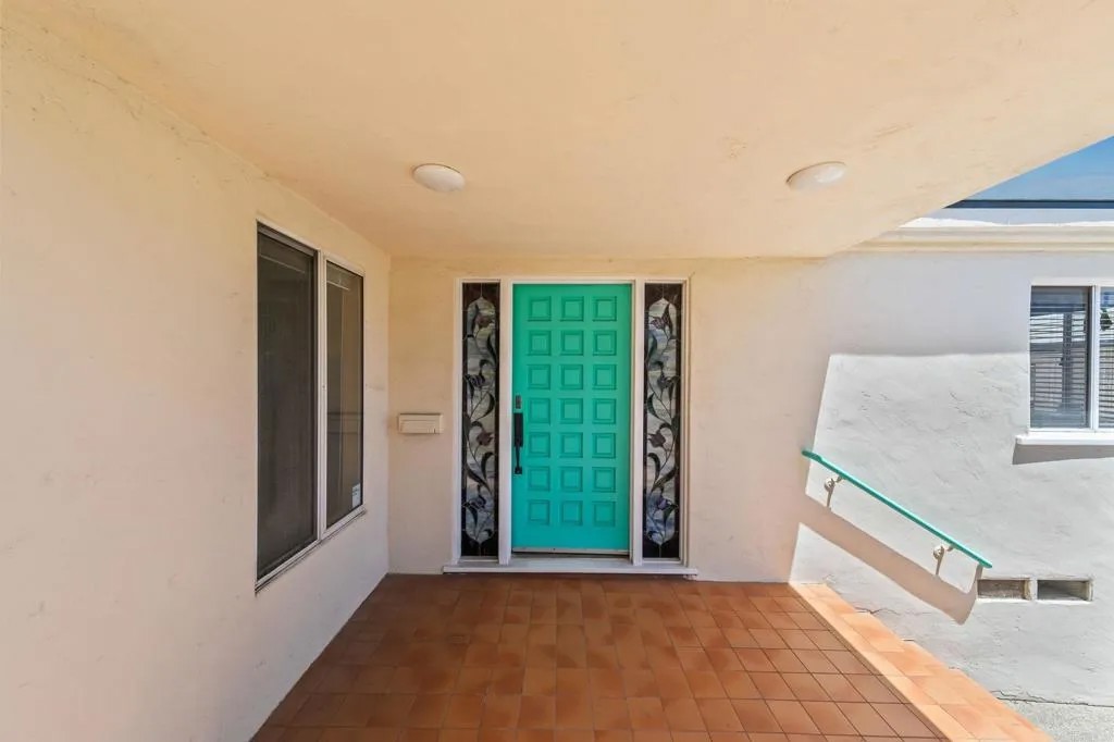 2853 Dove Street