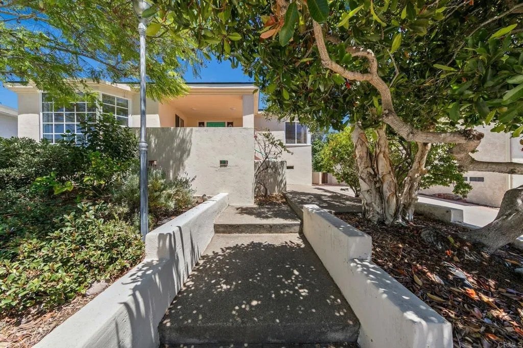 2853 Dove Street