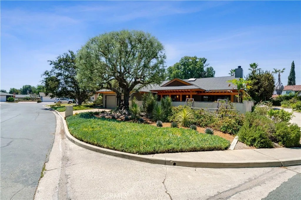14291 Wisteria Lane