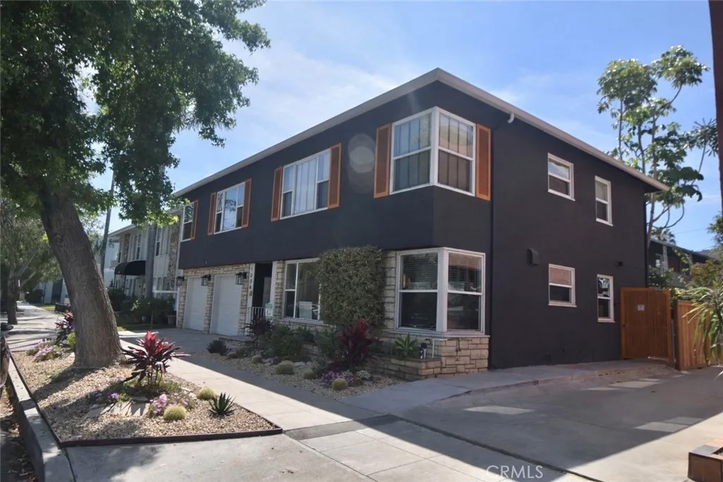 1334 E 1st Street 12